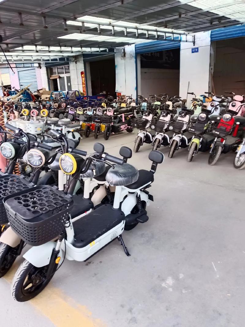 景区代步车，不仅仅是游览的工具，更是提升游客体验的重要元素。随着旅游业的发展，越来越多的景区开始重视如何为游客提供更加便捷、舒适的交通方式。今天，我们就一起来探讨一下景区代步车的魅力所在。